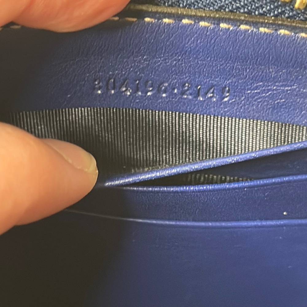 Gucci Beige and Navy Zip Wallet with Americana Logo - Picture 9 of 14